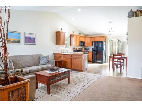 1957 S 58th Street Springfield OR 97478