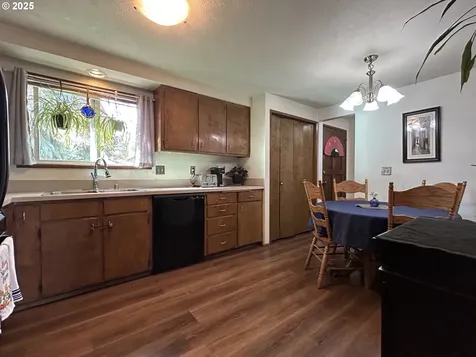 1205 Mill Street Springfield OR 97477