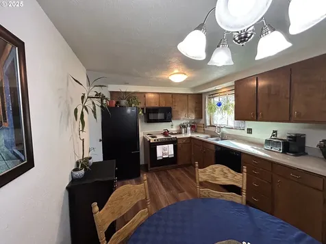 1205 Mill Street Springfield OR 97477