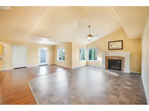 3649 10th Street Hubbard OR 97032