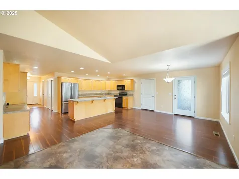 3649 10th Street Hubbard OR 97032