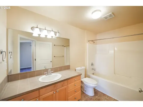 3649 10th Street Hubbard OR 97032