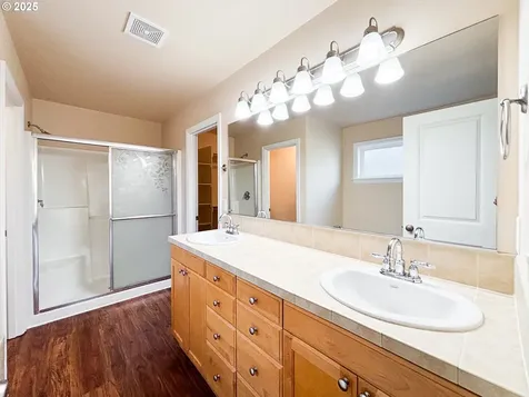 3649 10th Street Hubbard OR 97032