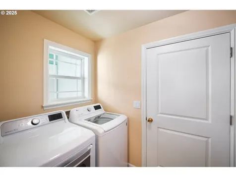 3649 10th Street Hubbard OR 97032