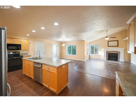 3649 10th Street Hubbard OR 97032