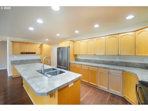 3649 10th Street Hubbard OR 97032