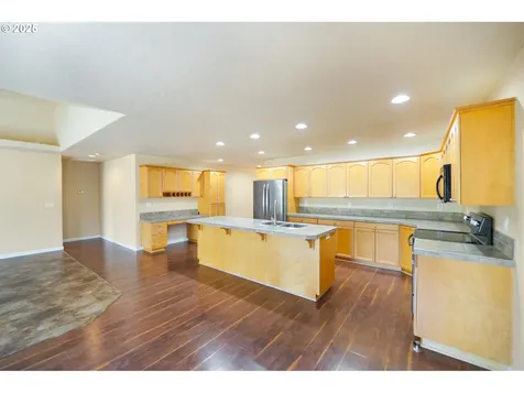 3649 10th Street Hubbard OR 97032