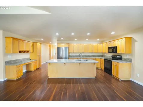 3649 10th Street Hubbard OR 97032