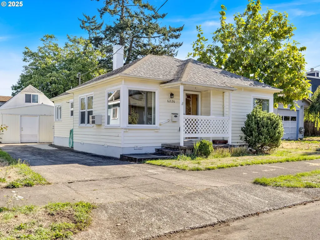 6226 SE 71st Avenue Portland OR 97206