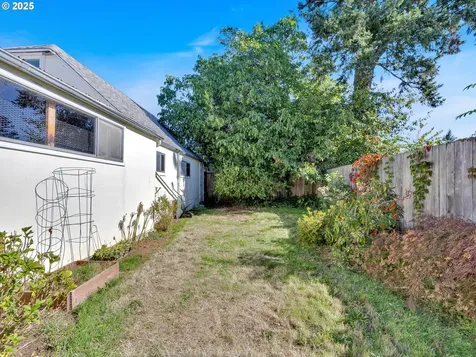 6226 SE 71st Avenue Portland OR 97206