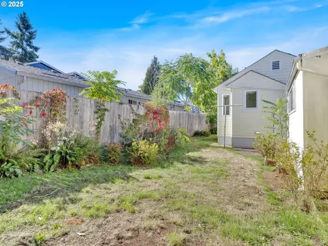 6226 SE 71st Avenue Portland OR 97206