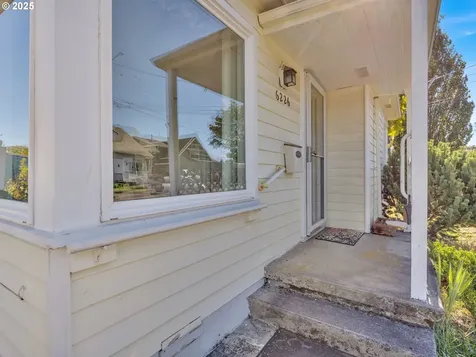 6226 SE 71st Avenue Portland OR 97206