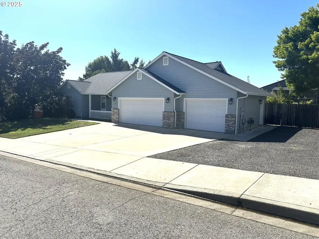 364 NW Teal Street Winston OR 97496