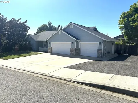 364 NW Teal Street Winston OR 97496