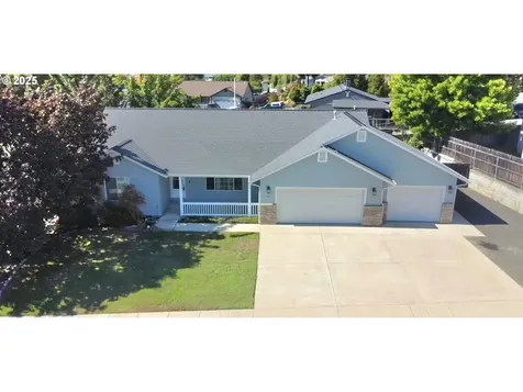 364 NW Teal Street Winston OR 97496