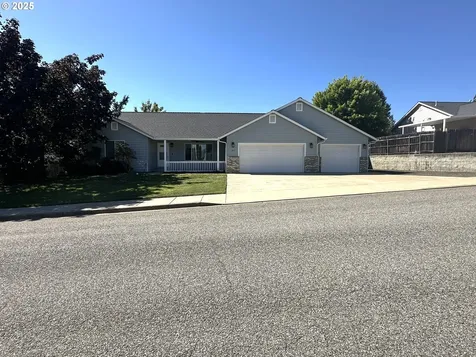 364 NW Teal Street Winston OR 97496