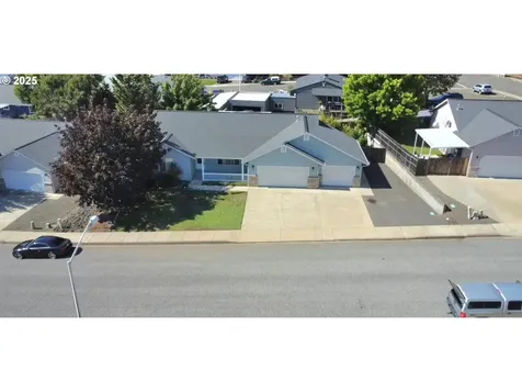 364 NW Teal Street Winston OR 97496