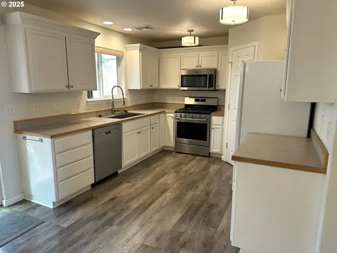 364 NW Teal Street Winston OR 97496
