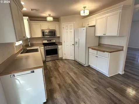 364 NW Teal Street Winston OR 97496