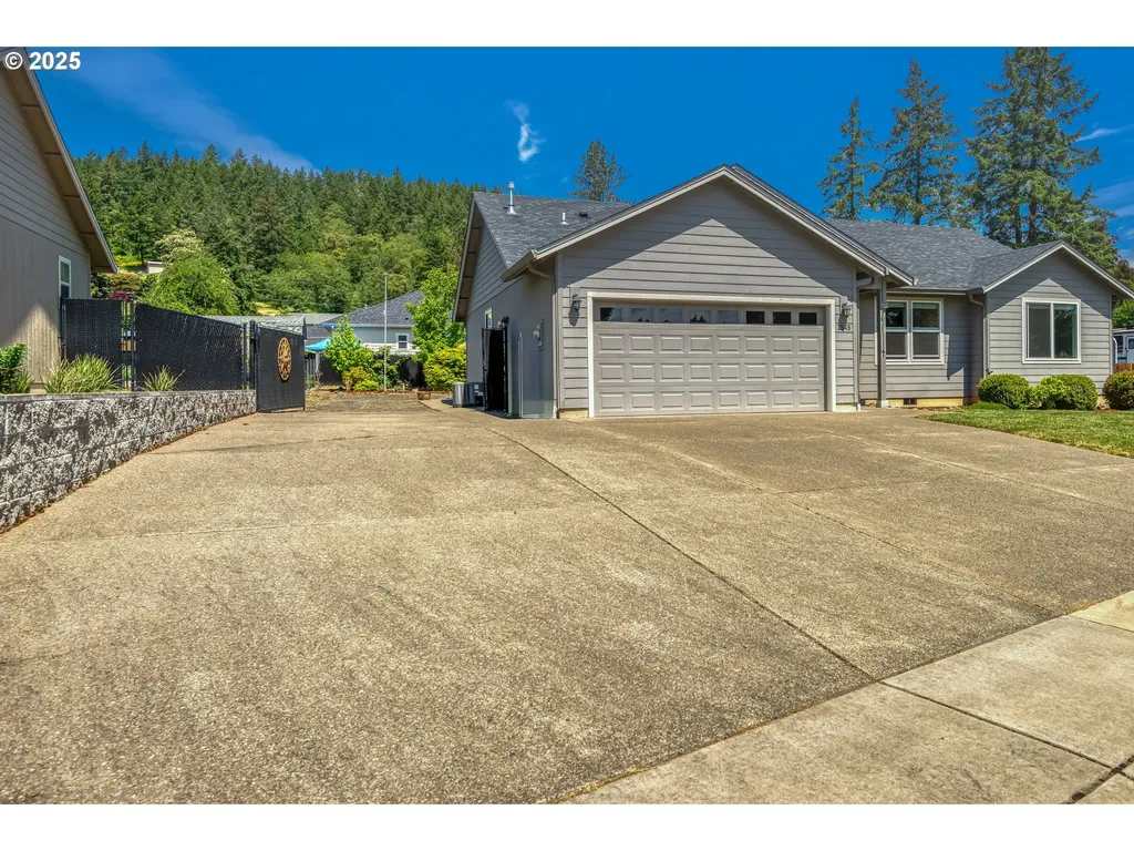 1545 E Fourth Avenue Sutherlin OR 97479