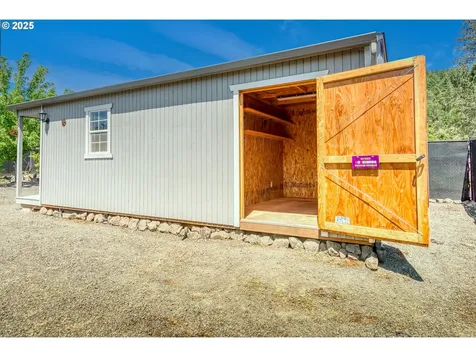 1545 E Fourth Avenue Sutherlin OR 97479
