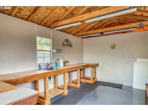 1545 E Fourth Avenue Sutherlin OR 97479
