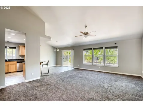 1545 E Fourth Avenue Sutherlin OR 97479