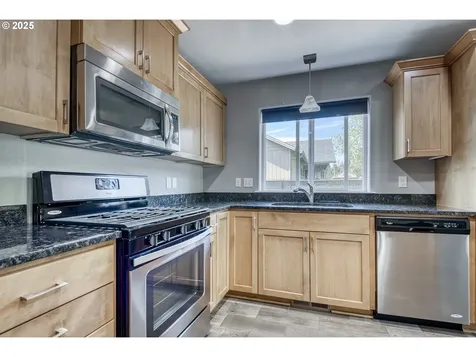 1545 E Fourth Avenue Sutherlin OR 97479