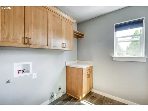 1545 E Fourth Avenue Sutherlin OR 97479