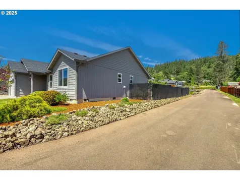 1545 E Fourth Avenue Sutherlin OR 97479