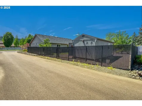 1545 E Fourth Avenue Sutherlin OR 97479
