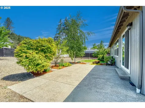 1545 E Fourth Avenue Sutherlin OR 97479