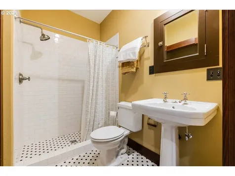 7524 SW Florence Lane Portland OR 97223