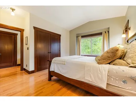 7524 SW Florence Lane Portland OR 97223