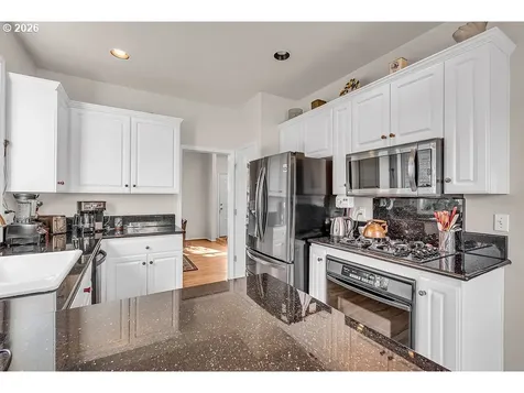 1224 SE 16th Avenue Canby OR 97013