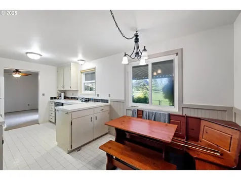 742 Oregon Way Woodburn OR 97071