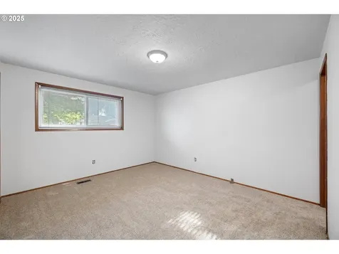 742 Oregon Way Woodburn OR 97071