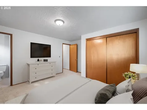 742 Oregon Way Woodburn OR 97071