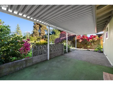 742 Oregon Way Woodburn OR 97071