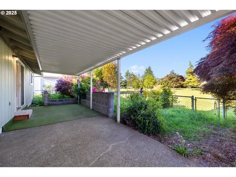 742 Oregon Way Woodburn OR 97071