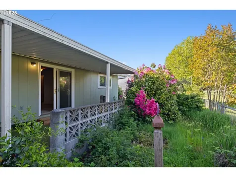 742 Oregon Way Woodburn OR 97071
