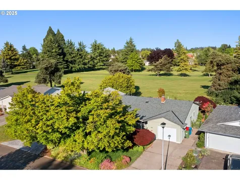 742 Oregon Way Woodburn OR 97071