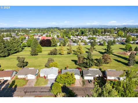742 Oregon Way Woodburn OR 97071
