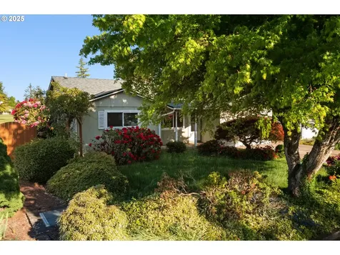742 Oregon Way Woodburn OR 97071