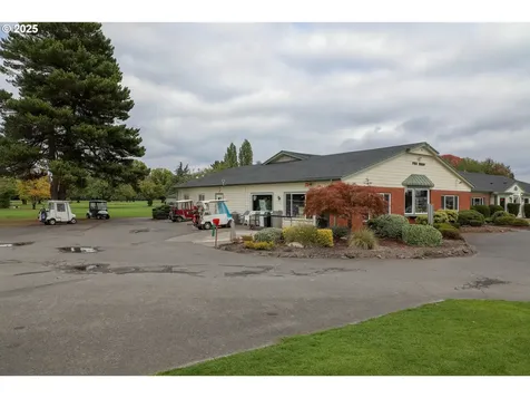 742 Oregon Way Woodburn OR 97071