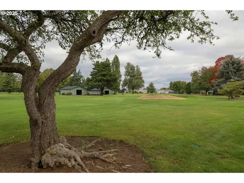 742 Oregon Way Woodburn OR 97071