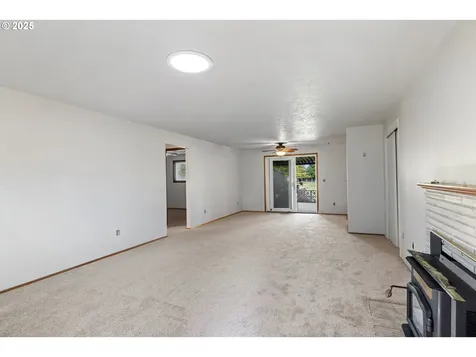 742 Oregon Way Woodburn OR 97071