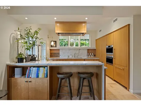 875 W 36th Avenue Eugene OR 97405