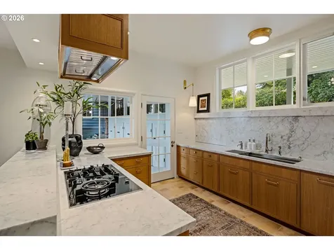 875 W 36th Avenue Eugene OR 97405
