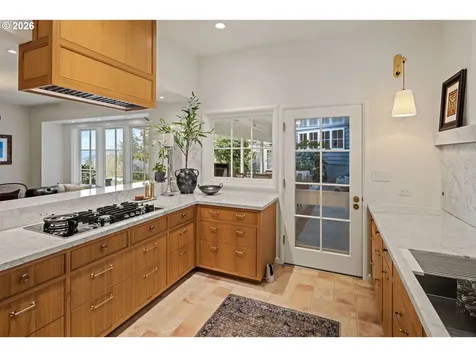 875 W 36th Avenue Eugene OR 97405
